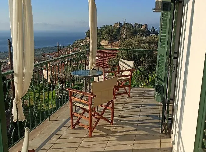 Kiparissia Castle & Sea View